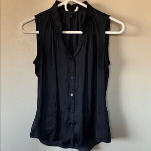 Banana Republic Woman’s Blk Sleeveless button up silk like Blouse ruffles Sz XS